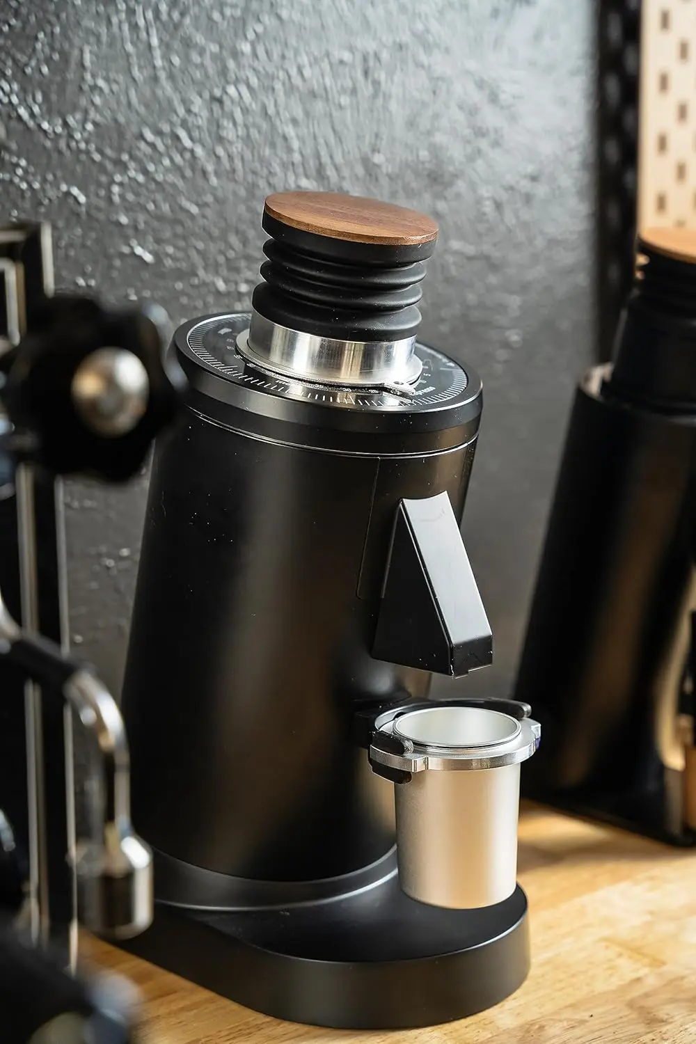 Single Dose vs. Hopper Grinders: Which is Right for You?